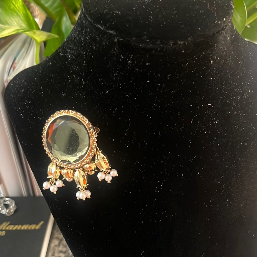 Elegant Gold and Green Statement Brooch